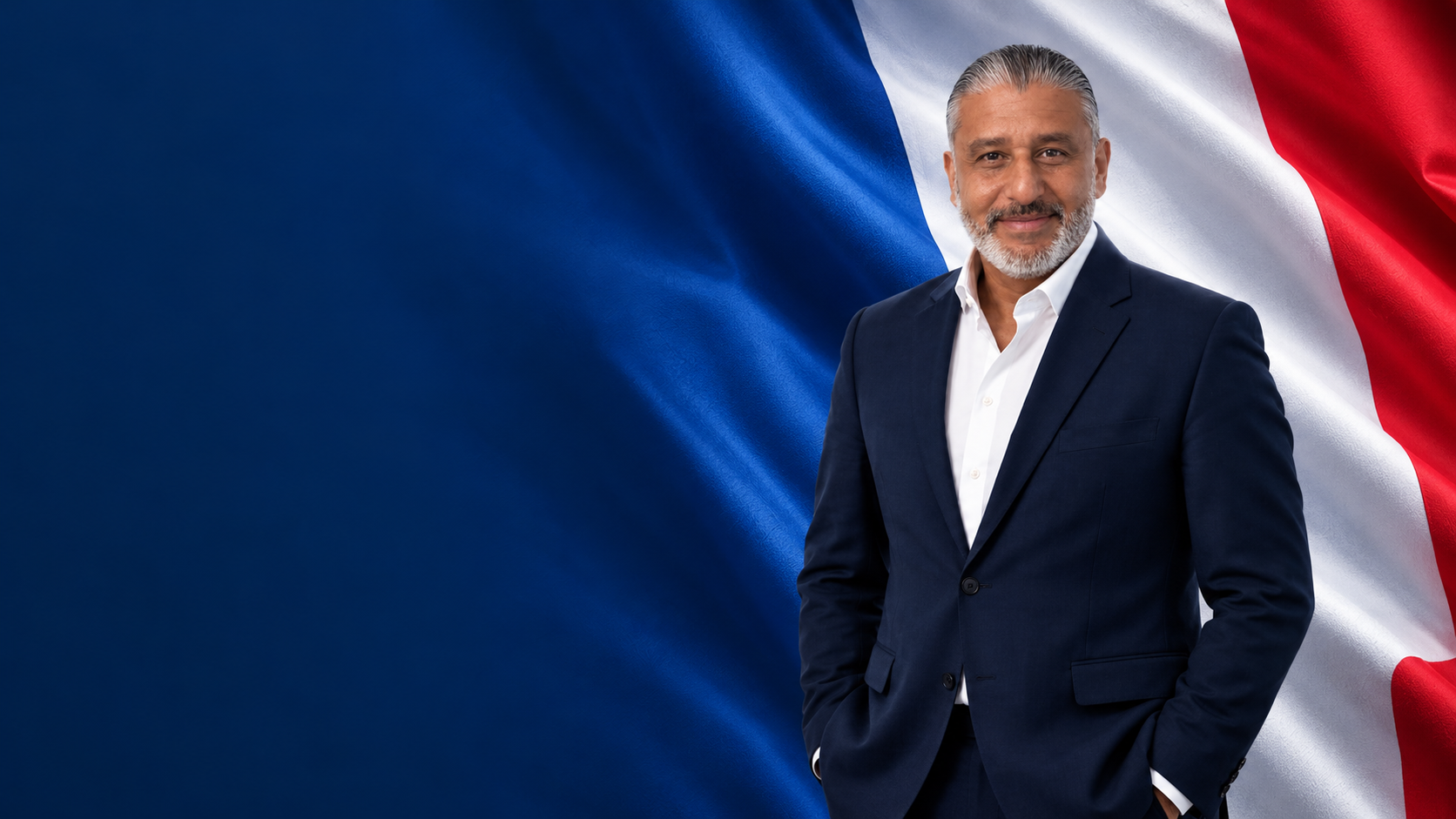 Portrait de Jallal Chouaoui devant le drapeau français
